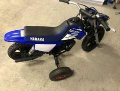 Yamaha PW50 med stödhjul