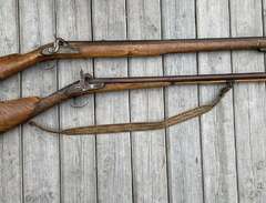2 Slaglåsgevär 1800-tal lic...