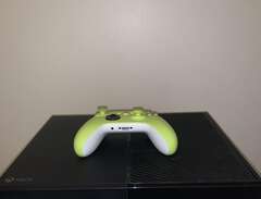 Xbox One med en handkontroll