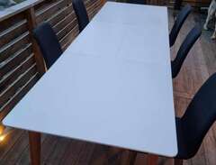 matbord med 6st stolar