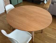 matbord från Ellos + stolar...