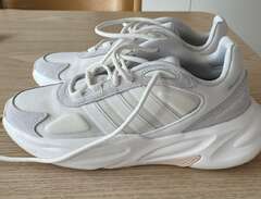 Nya Adidas Ozelle sneakers...