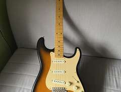 Fender Stratocaster Japan 9...