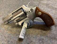 Revolver Smith & Wesson mod...