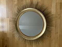 Mycket fin spegel i guld!