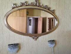Oval spegel med guldram!