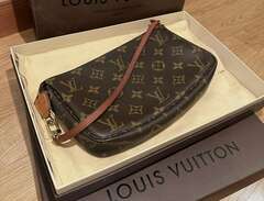 Louis Vuitton pochette acce...