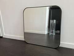Spegel med svart ram - gedigen