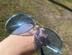Pilot solglasögon med blå glas