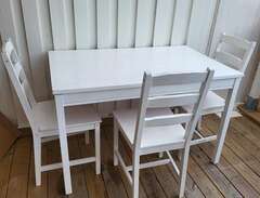 Bord med stolar