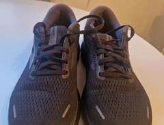Brooks ghost size 42.5