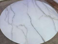 Vit bord i äkta marmor