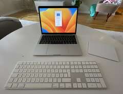 MacBook Pro, Magic Trackpad...