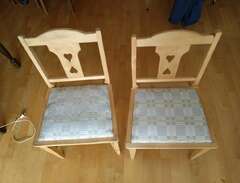 Två handgjorda stolar från...