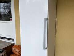 kylskåp 300:-