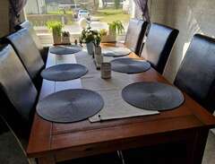 matbord och stolar