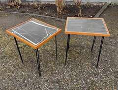 Två små bord av Hans Agne J...