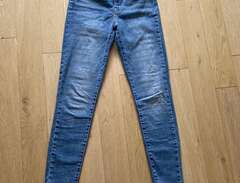 Till salu blå jeans Levi’s,...