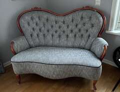 Antik soffa omklädd