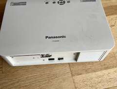 En Panasonic PT- AXE200E pr...