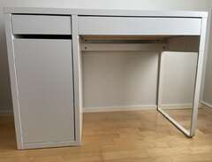 Fint skrivbord Micke (IKEA)...