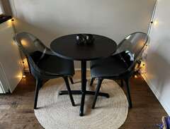 Cafébord och 2 stolar