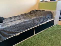 Ikea Flaxa, säng med lådor