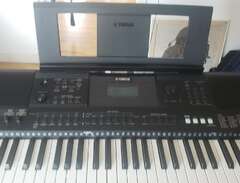 Yamaha PSR-E453 Piano / key...