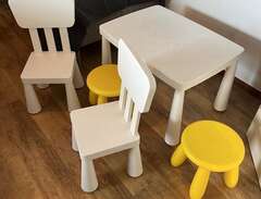 barnbord med stolar