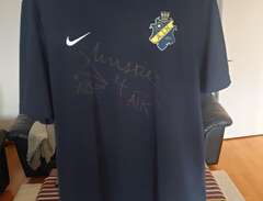AIK-t shirt med Nisses auto...