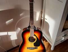 Yamaha F310 gitarr