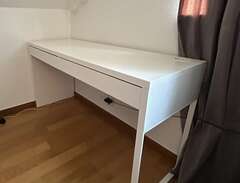 IKEA Micke skrivbord. 142x5...