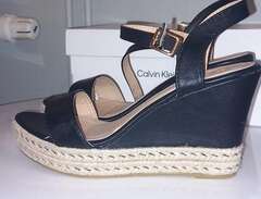 svarta kilklacks skor