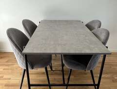 betongfärgat matbord med 4...