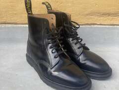Dr. Martens Winchester