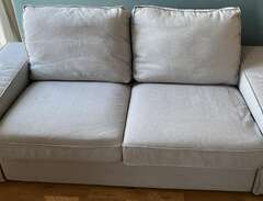 2-sits ljusgrå soffa