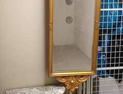 Spegel med tillhörande marm...