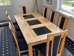Köksbord med 8 stolar