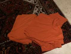20 orange t-shirts