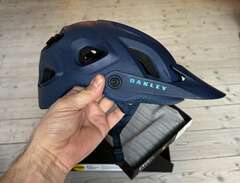 Oakley DRT5 Mtb hjälm