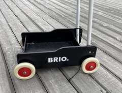 BRIO -lära gå vagn
