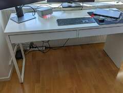 Micke IKEA skrivbord