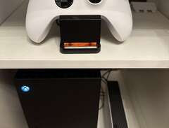 Xbox Serie X + 2 kontroller...