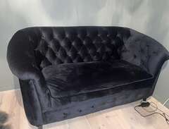 Chesterfield soffa 2-sits.