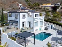 Modern villa med pool, havs...