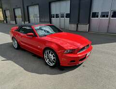 Ford Mustang V6 Convertible...