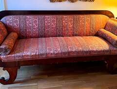 Antik soffa + pelarbord