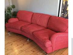 Röd Oxford Delux soffa från...
