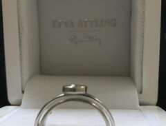 En vacker ring från Efva At...