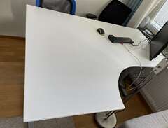 Skrivbord från IKEA med höj...